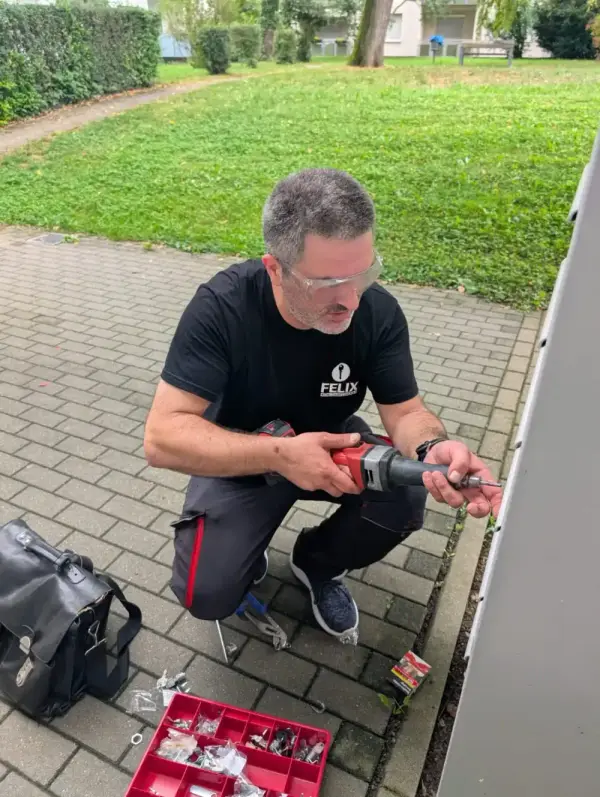 Profi Schlüsseldienst Stuttgart - Schlüsseldienst im Einsatz